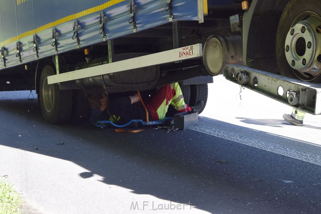 LKW in Boeschung A 3 Rich Frankfurt Hoehe Roesrath Lohmar P262.JPG - Miklos Laubert